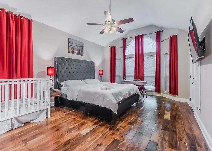 * *Astounding House **Perfect For Family And Friends , Pool , Hot Tub, & Game Room