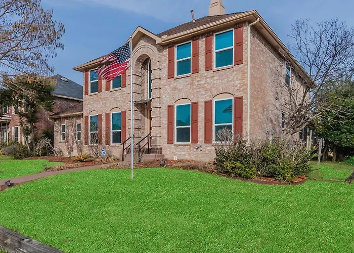 * *Astounding House **Perfect For Family And Friends , Pool , Hot Tub, & Game Room