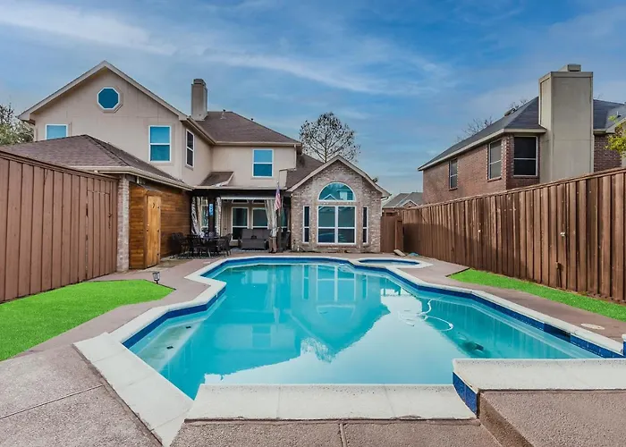 * *Astounding House **Perfect For Family And Friends , Pool , Hot Tub, & Game Room