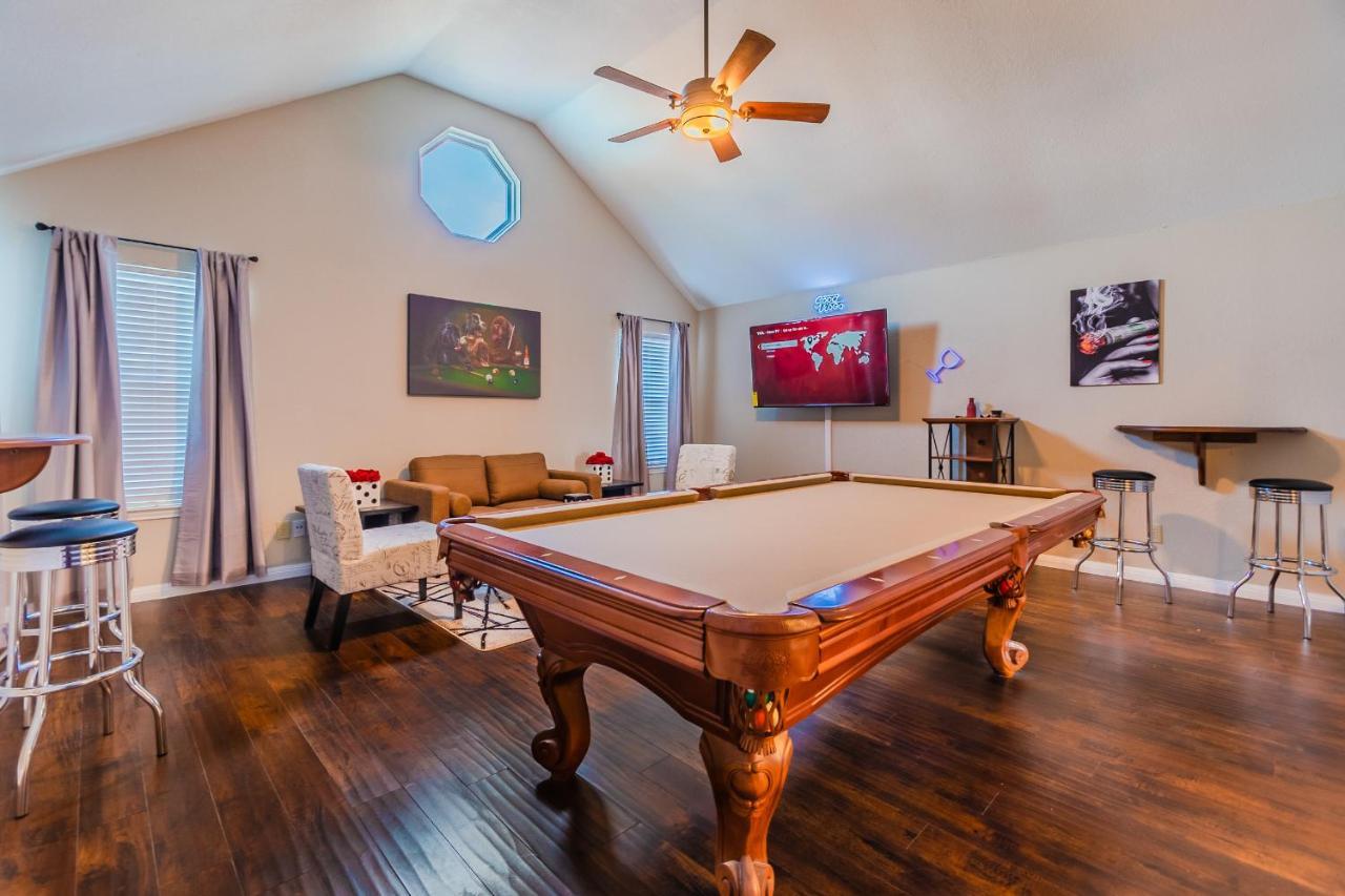 * *astounding House **perfect For Family And Friends , Pool , Hot Tub, & Game Holiday home