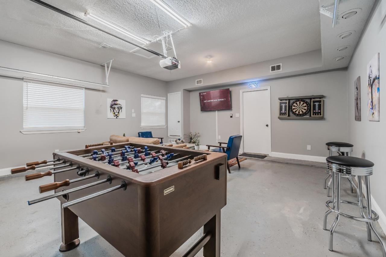 * *astounding House **perfect For Family And Friends , Pool , Hot Tub, & Game Holiday home Allen