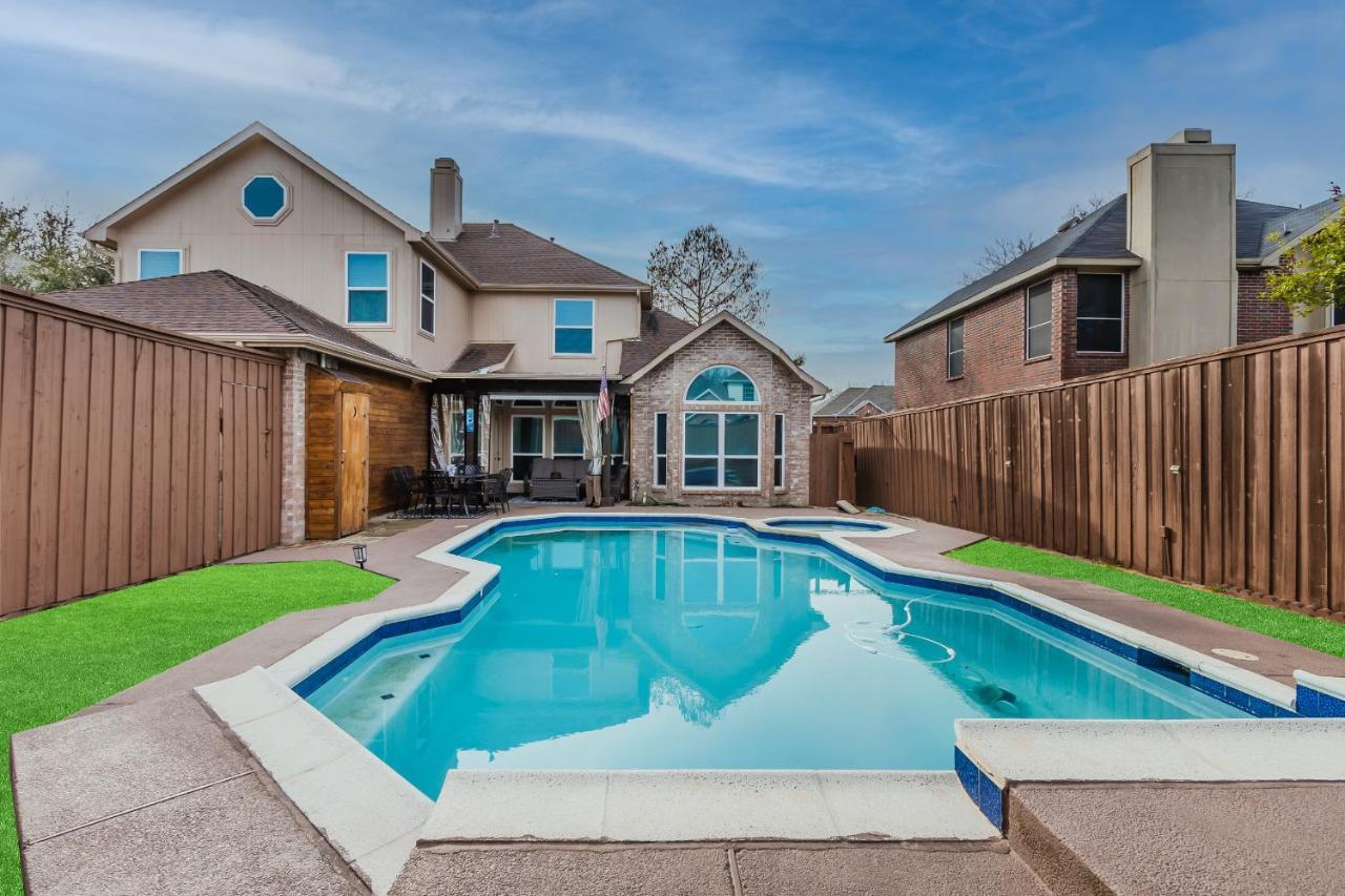 Holiday home * *astounding House **perfect For Family And Friends , Pool , Hot Tub, & Game