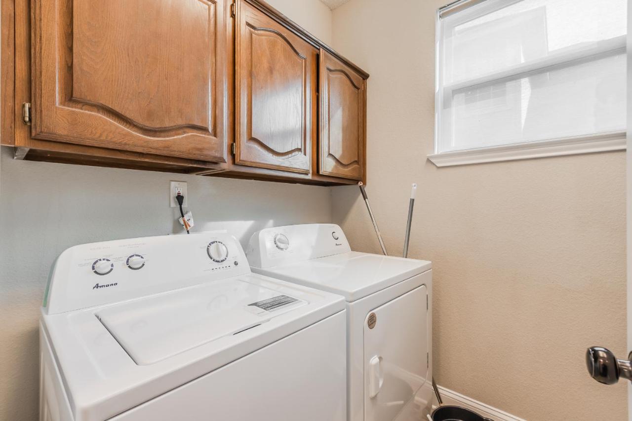 * *astounding House **perfect For Family And Friends , Pool , Hot Tub, & Game * Allen