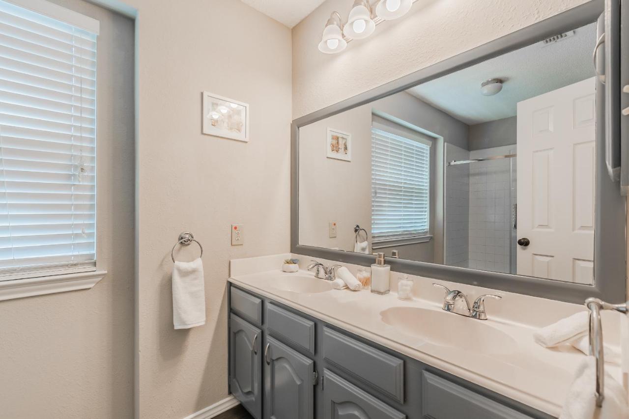 * *astounding House **perfect For Family And Friends , Pool , Hot Tub, & Game