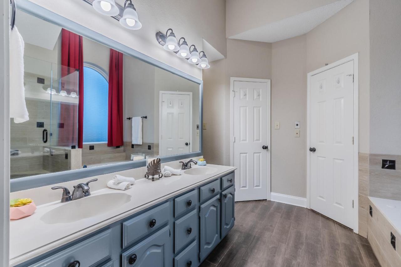 * *astounding House **perfect For Family And Friends , Pool , Hot Tub, & Game Allen
